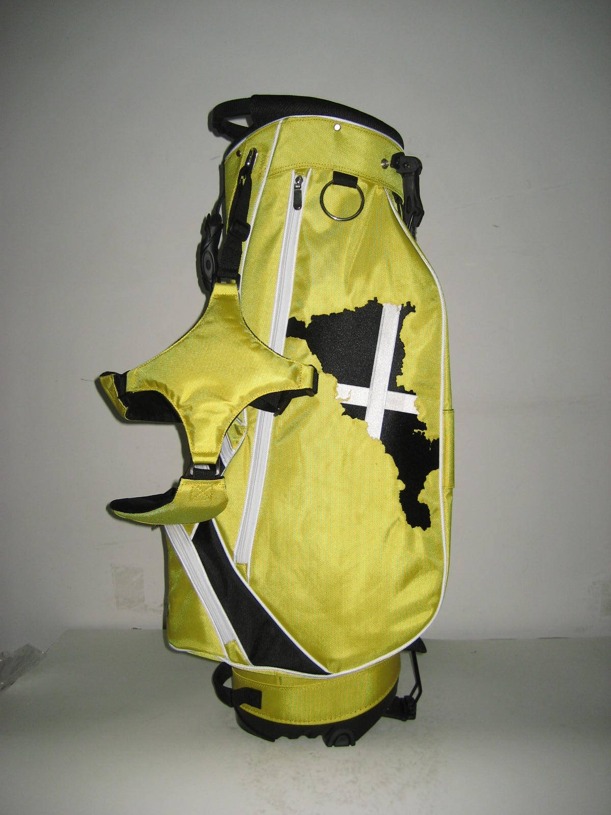 Customised football club golf bags by Golf Custom Bags 130