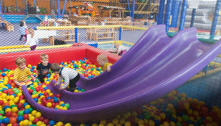 kidsplanet dresden rutsche im bällebad