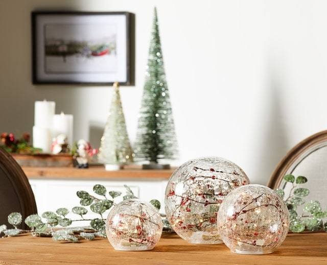 outdoor decoration nutcrackers with wreath and candy cane