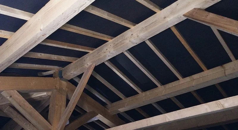 Pose d’une charpente neuve sur un immeuble de bureaux — photo 4 sur 10 — CEG TOITURE