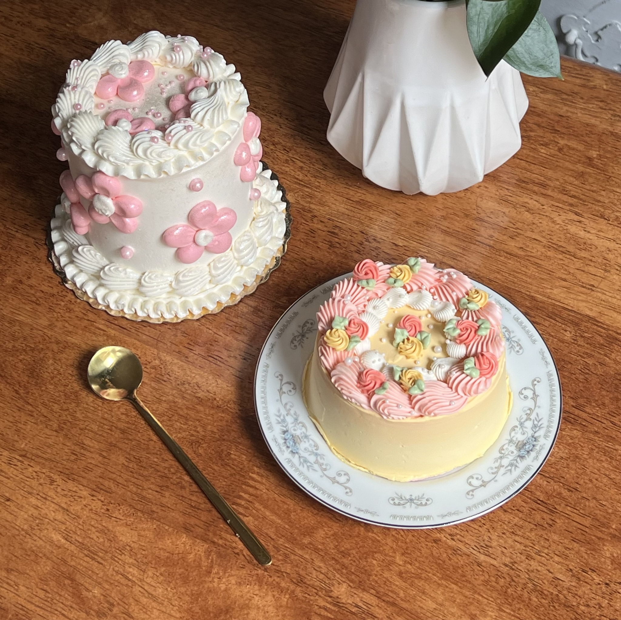 Ali Gala | Vintage Cakes | Rochester, NY — photo from hotplate.com