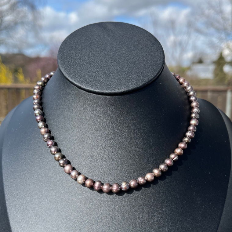 Necklace made of freshwater pearl