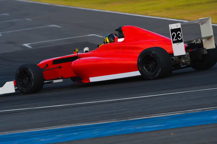 Formula BMW and Ferrari race track - photo 3