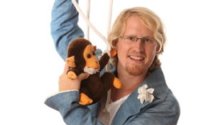 dominik remy mit zauber affen puppe