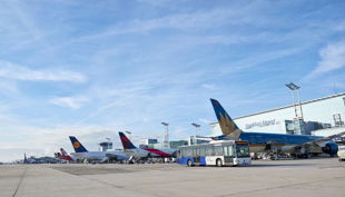 bester geburtstagde flughafen frankfurt am main fraport rollbahn parken flugzeuge