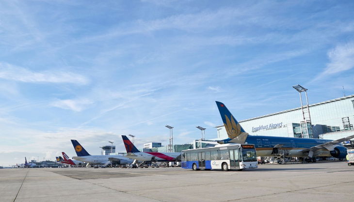 bester geburtstagde flughafen frankfurt am main fraport rollbahn parken flugzeuge