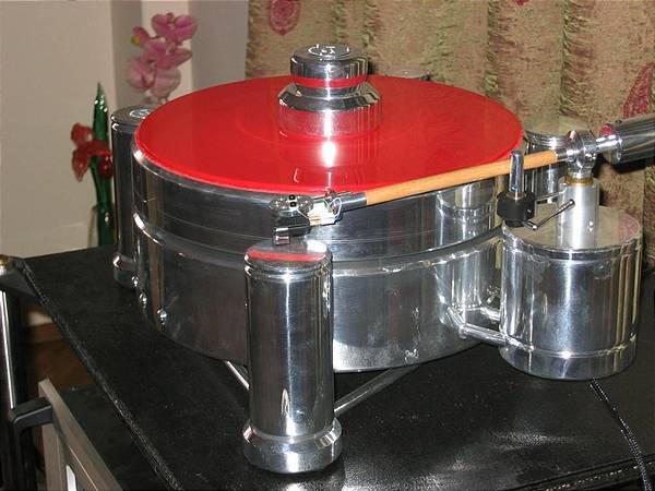 Turntable with arm
