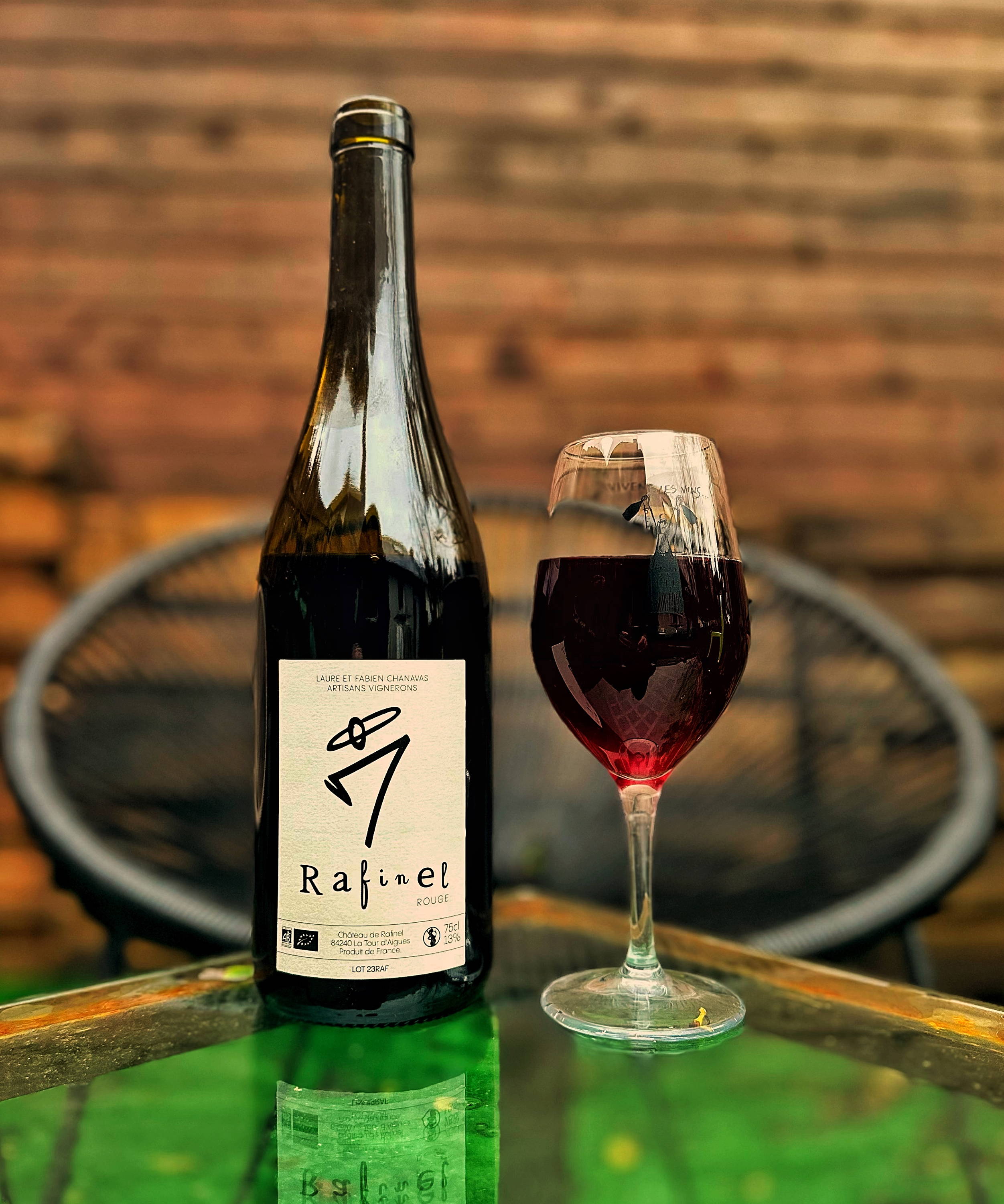 France, vin nature, rawwine, organic wine, vin bio, vin sans intrants, vin sans souffre, vin sans sulfites ajoutés, raizin brut, vin rouge, vin blanc, rouge, blanc, nature, vin propre, vigneron, vigneron indépendant, domaine bio, biodynamie, vigneron nature, cave vin naturel, cave vin, caviste, vin biodynamique, raizin brut, Quimper, Finistère , morbihan, luberon, peypin d'aigues, rafinel, grenache, syrah, carignan, laure et fabien chanavas, château de rafinel, petit bonhomme