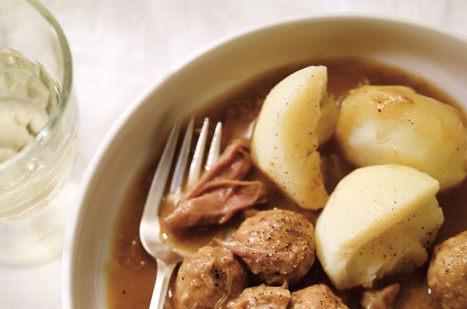 Ragoût de boulettes et de pattes de cochon