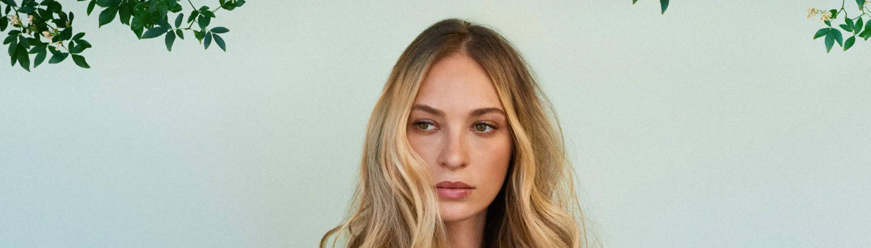 Blonde woman with shadow root hair