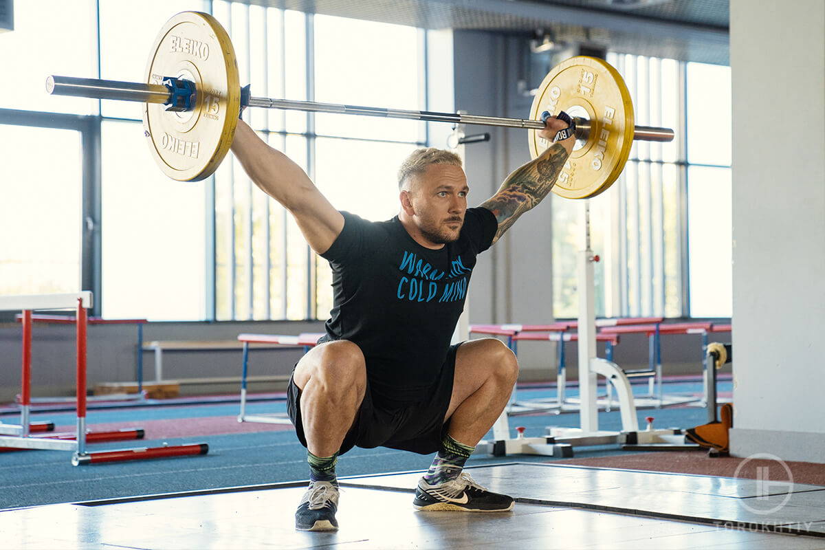 man weightlifting training in gym