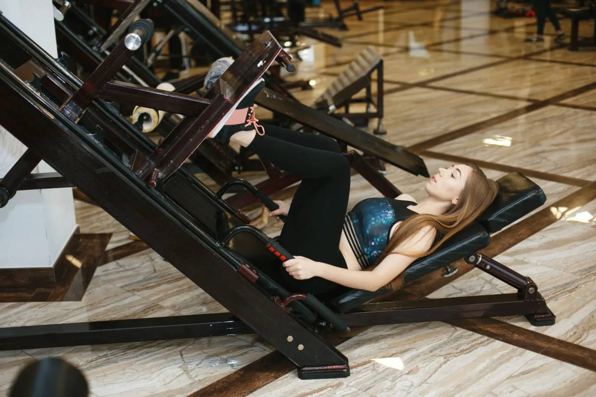 Sled Leg Press Standards for Men and Women (kg) - Strength Level