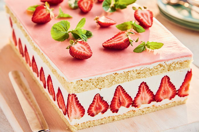 French Strawberry Cake (<i>Fraisier</i>)
