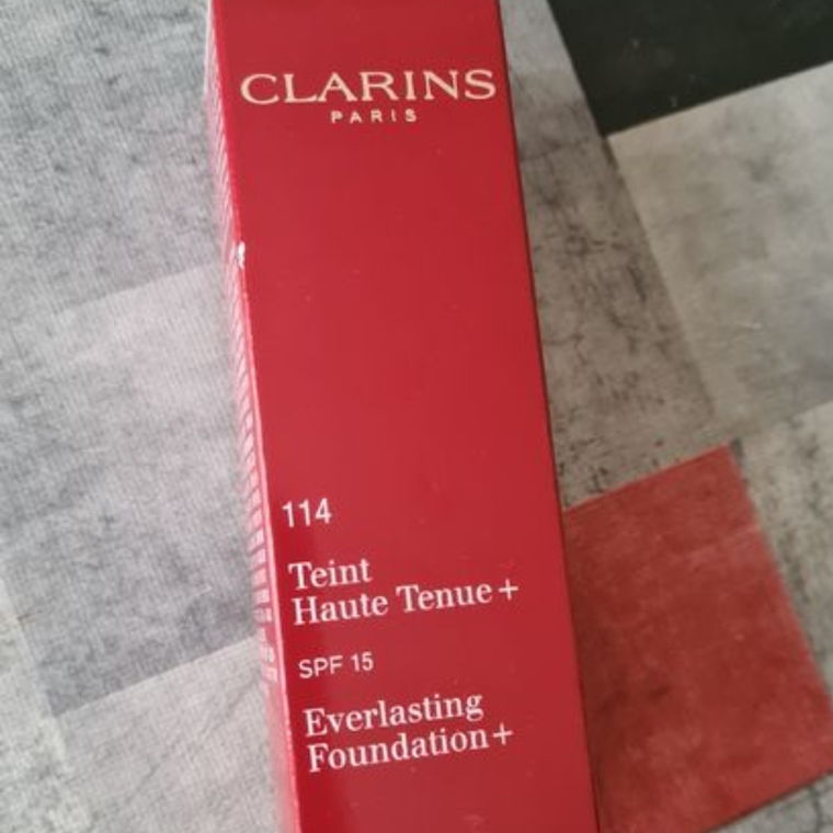 Clarins Everlasting Foundation+ 114 Cappuccino 