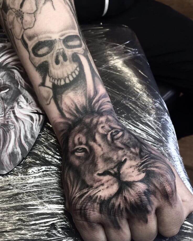 Tatouage Lion Main Crane