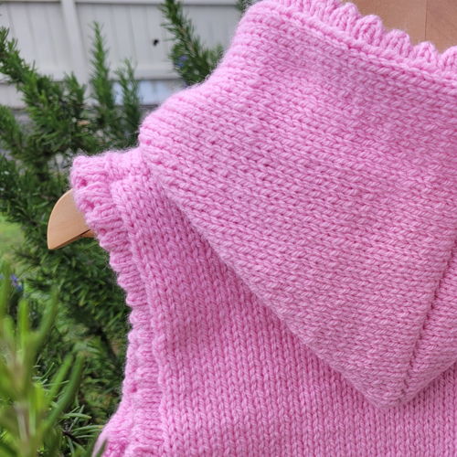 Child’s sleeveless hoodie in 8 ply knitting pattern