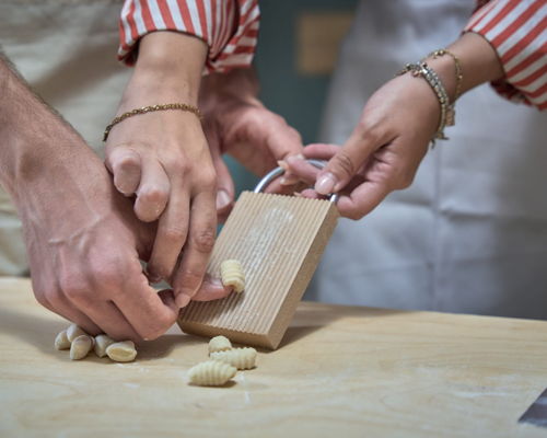 Cooking classes Como: Authentic cuisine: pasta, tiramisu and tradition