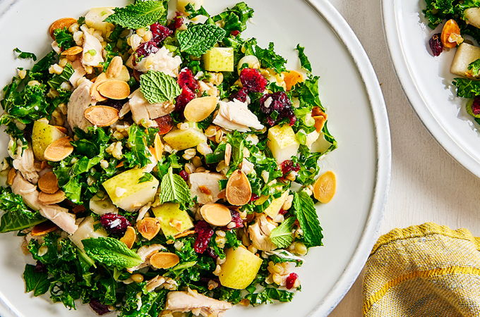 Salade de kale au poulet et aux poires