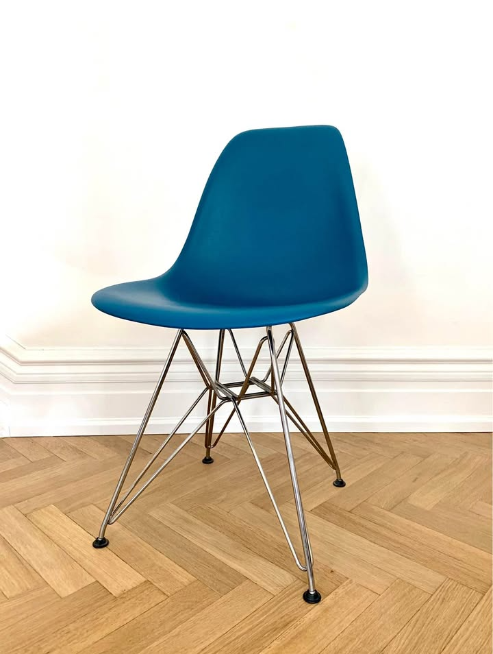 Eames Moulded Plastic Chair, Wire Base thumbnail