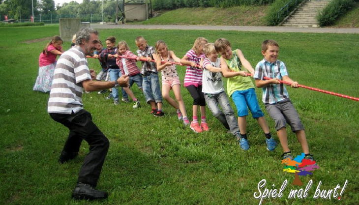 bester geburtstagde spiel mal bunt olympiade tauziehen kinder gruppe titelbild