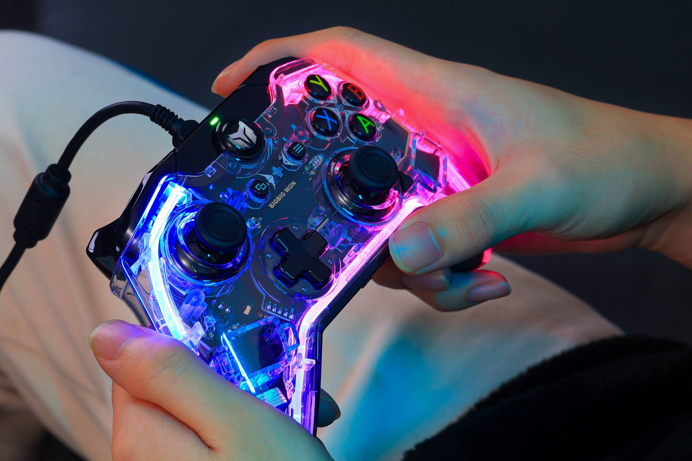 bigbig won rainbow rgb controller held in hands