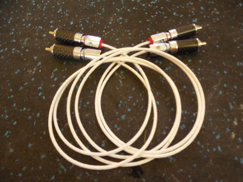 Silver/Rhodium RCA interconnects Silver Wire/ PTFE Insulation  1 Meter Carbon fiber housings