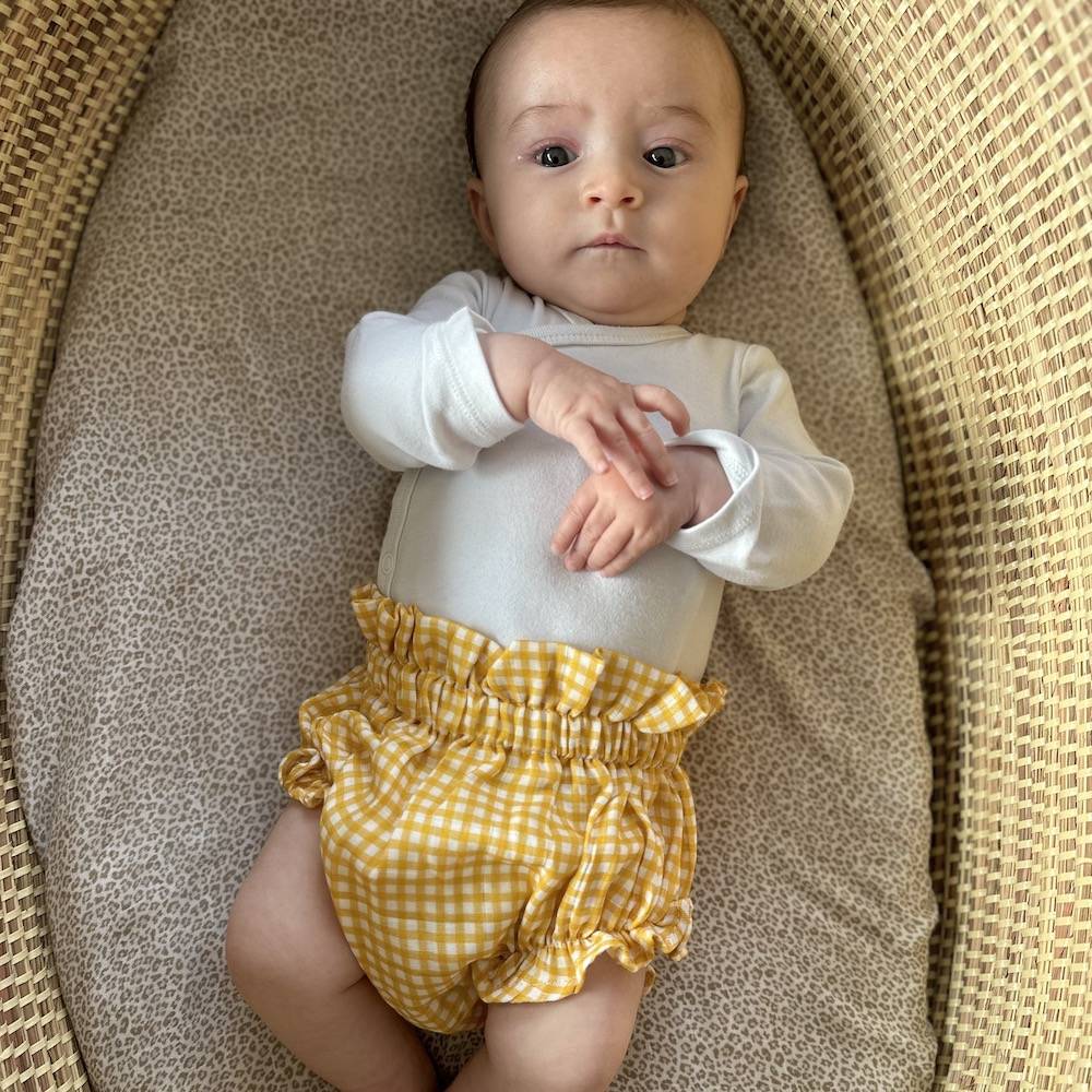 Bloomer blanc élégant chic pour bébé ou enfant, 100% coton doux certifié OEKO-TEX, idéal à porter en toute saison avec un t-shirt, un pull ou une robe, confectionné au Portugal