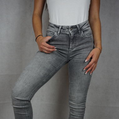 Jeans (NEU, mehrere grössen erhältlich)