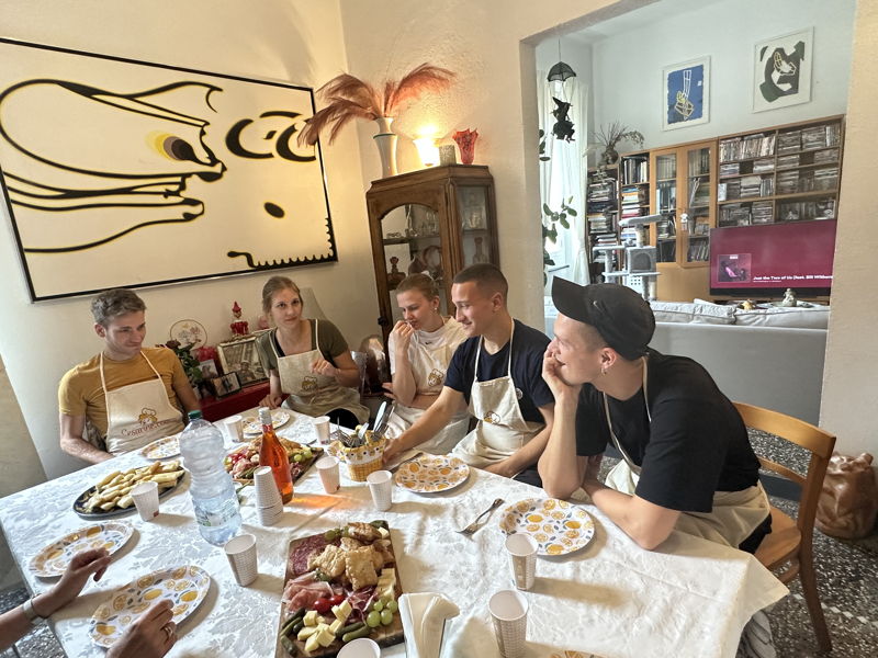 Cours de cuisine Gênes: On prépare des pansotti, des corzetti et du tiramisù. 