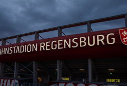 jahnstadionregensburg schriftzug janne