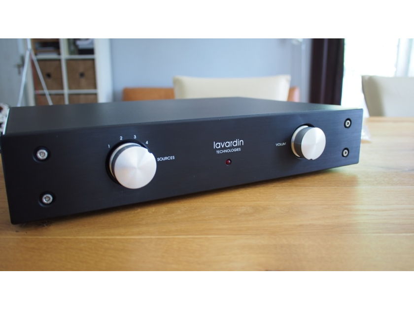 Lavardin IS Reference with MM Phono (Excellent cond.)