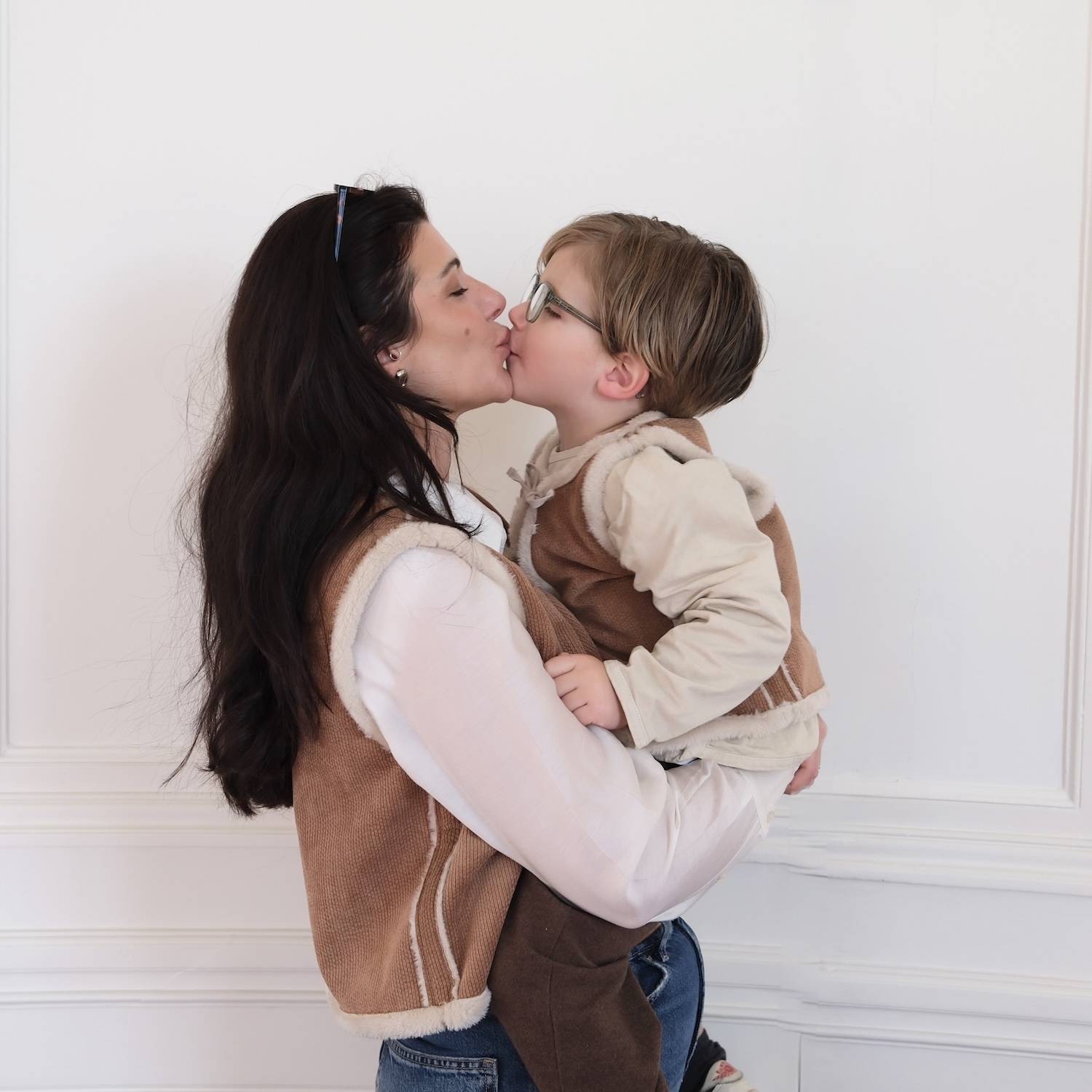 le gilet réversible brun beige bleu confort hiver indispensable bébé enfant junior adulte matchy matchy famille suisse excellence qualité élégance cadeau indispensable must-have style qualité excellence premium marque swiss brand kids baby child