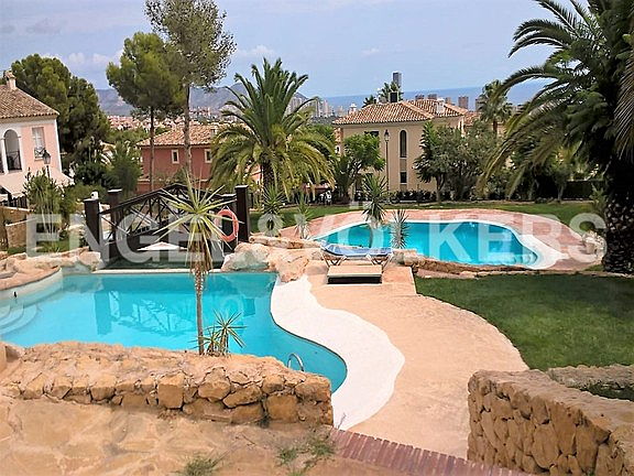  Benidorm, Costa Blanca
- excellent-house-with-plot-and-views-excellent-house-with-plot-and-views-comunity-swimming-pool.jpg