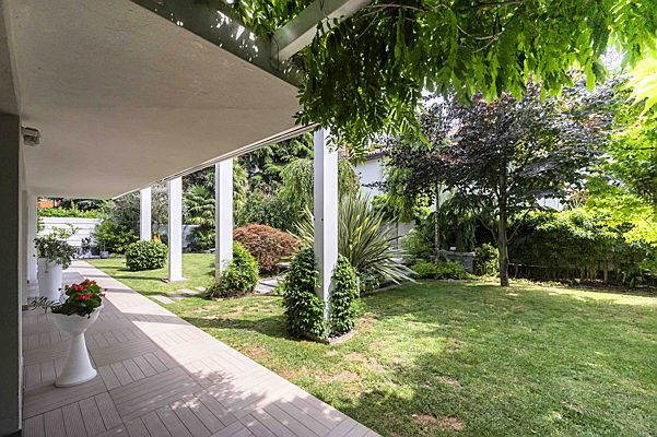  Iseo
- Modern villa in the center of Sarnico