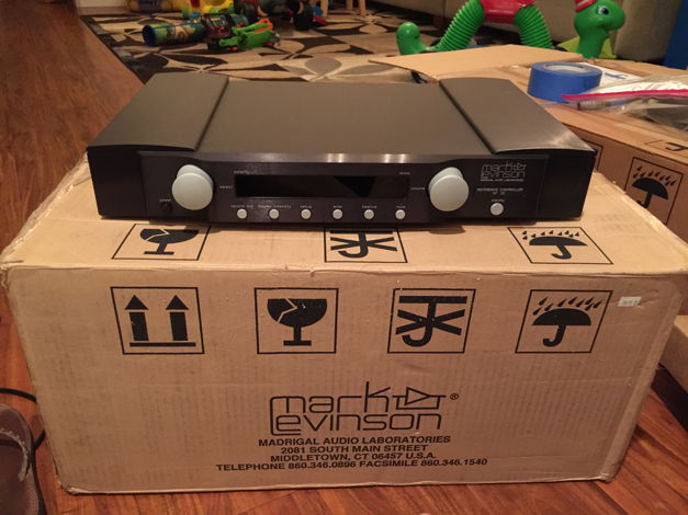 MARK LEVINSON  REFERENCE NO.32 PREAMPLIFIER  MINT CONDI...