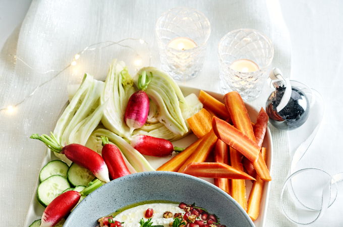 Trempette au yogourt grec, à la feta et à la grenade