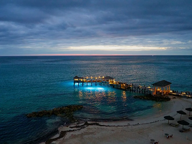 Vue aérienne des Bahamas de nuit