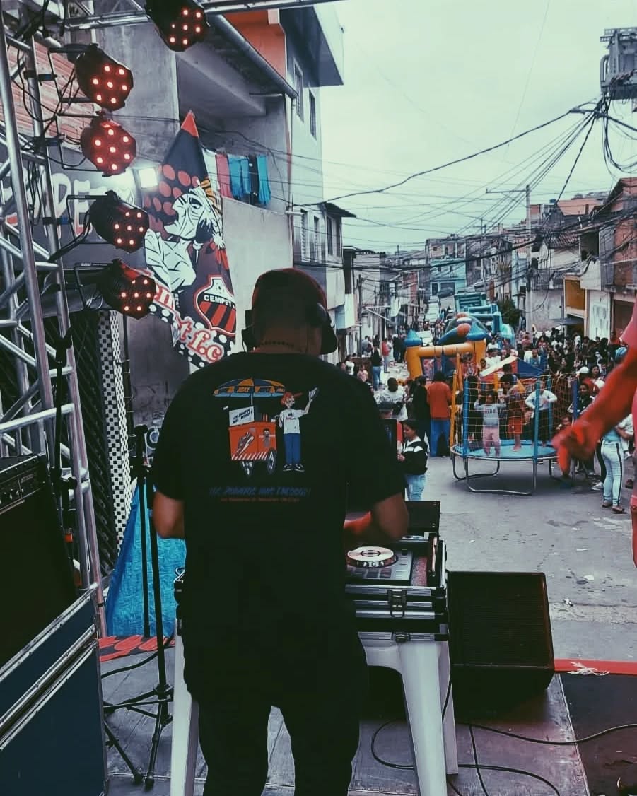 um compromisso com a cultura, conheça mais sobre DJ DouG (Bomba o Volume)