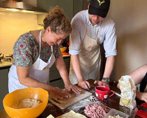 Cooking classes Desenzano del Garda: Flavors of the South in Desenzano: focaccia or calzoni class