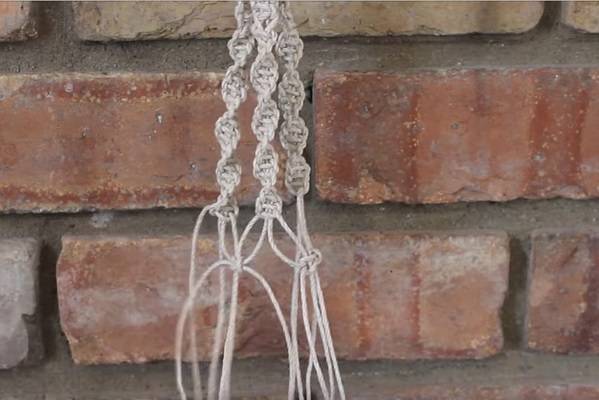 macrame plant hanger DIY image 5