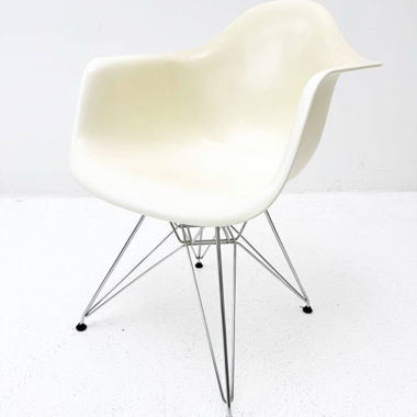 Eames Stuhl DAR von Charles & Ray Eames für Vitra