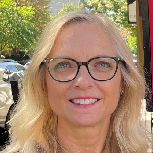 Carrie  Lager