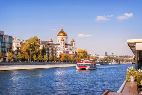 Москва-река: как выбрать прогулку на теплоходе или яхте