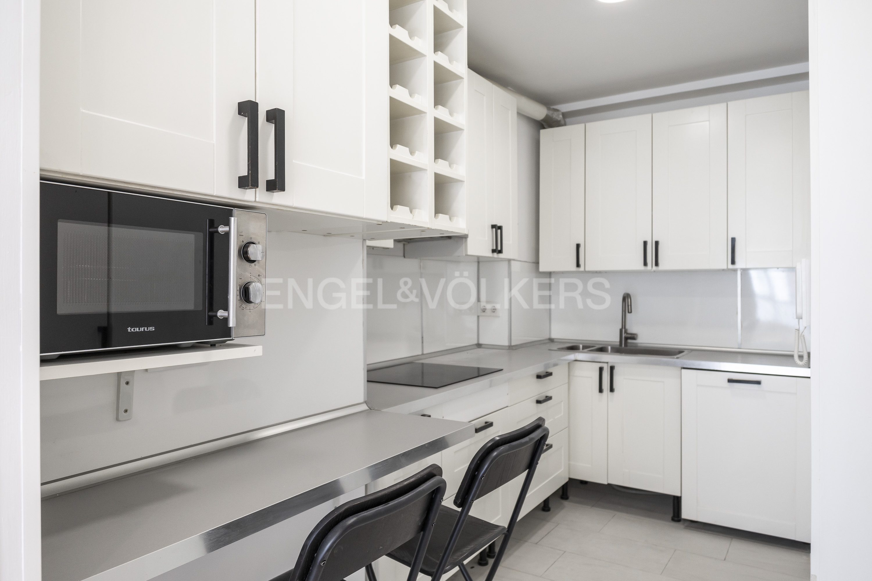 Discover Elegant Urban Living in Madrid: Spacious 3-Bedroom Apartment with Terrace, Private Garden and Prestigious Salamanca–Chamartín Address - Image 5