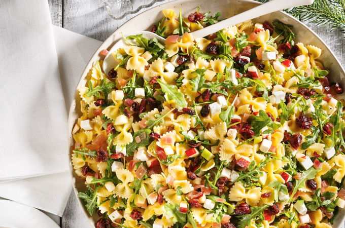 Salade de farfalles aux pommes, aux canneberges et à la feta