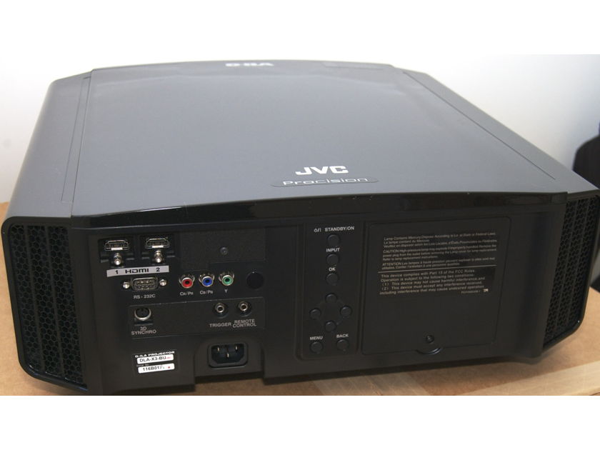 JVC D-ILA  DLA-X3 (same as RS40U) Full HD 3D Projector Exc Cond. w/ brand new JVC Lamp