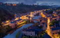 Vue aérienne sur Dinan la nuit