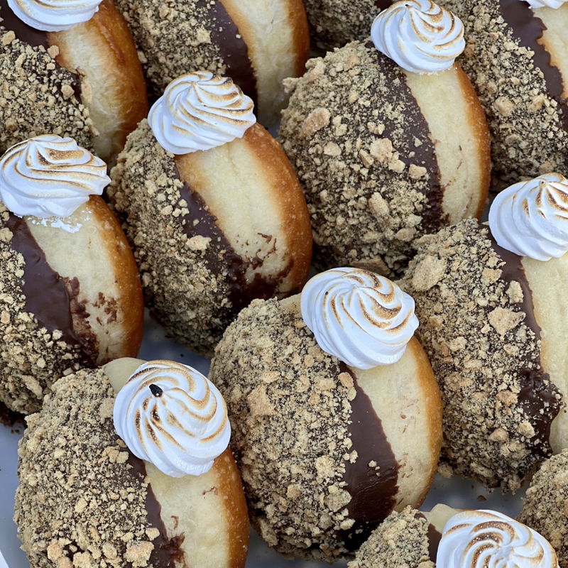 𝐀𝐧𝐠𝐢𝐞 𝐘𝐨𝐮𝐧𝐠 | 𝐒𝐨𝐮𝐫𝐝𝐨𝐮𝐠𝐡 𝐁𝐚𝐤𝐞𝐫 🥖 — photo from hotplate.com