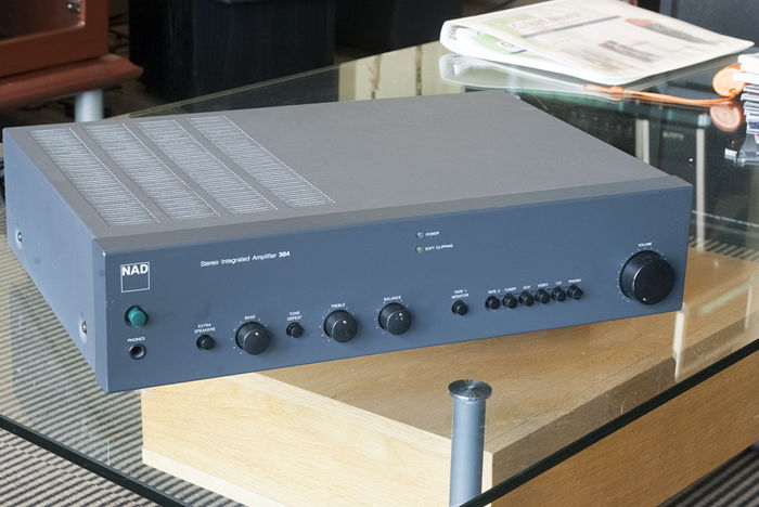 NAD 304 Integrated Amplifier; 35w x 2. MM Phonostage