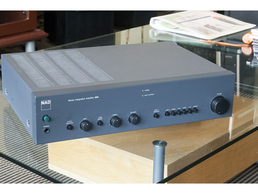 NAD 304 Integrated Amplifier; 35w x 2. MM Phonostage